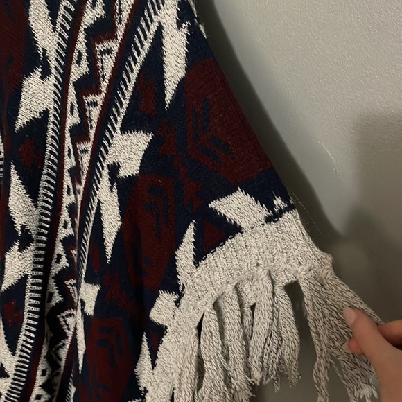 Aztec Patterned Shaw - Picture 4 of 6